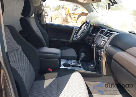 2017 Toyota 4Runner Sr5 z USA, uszkodzony, nr VIN JTEBU5JR6H5455369